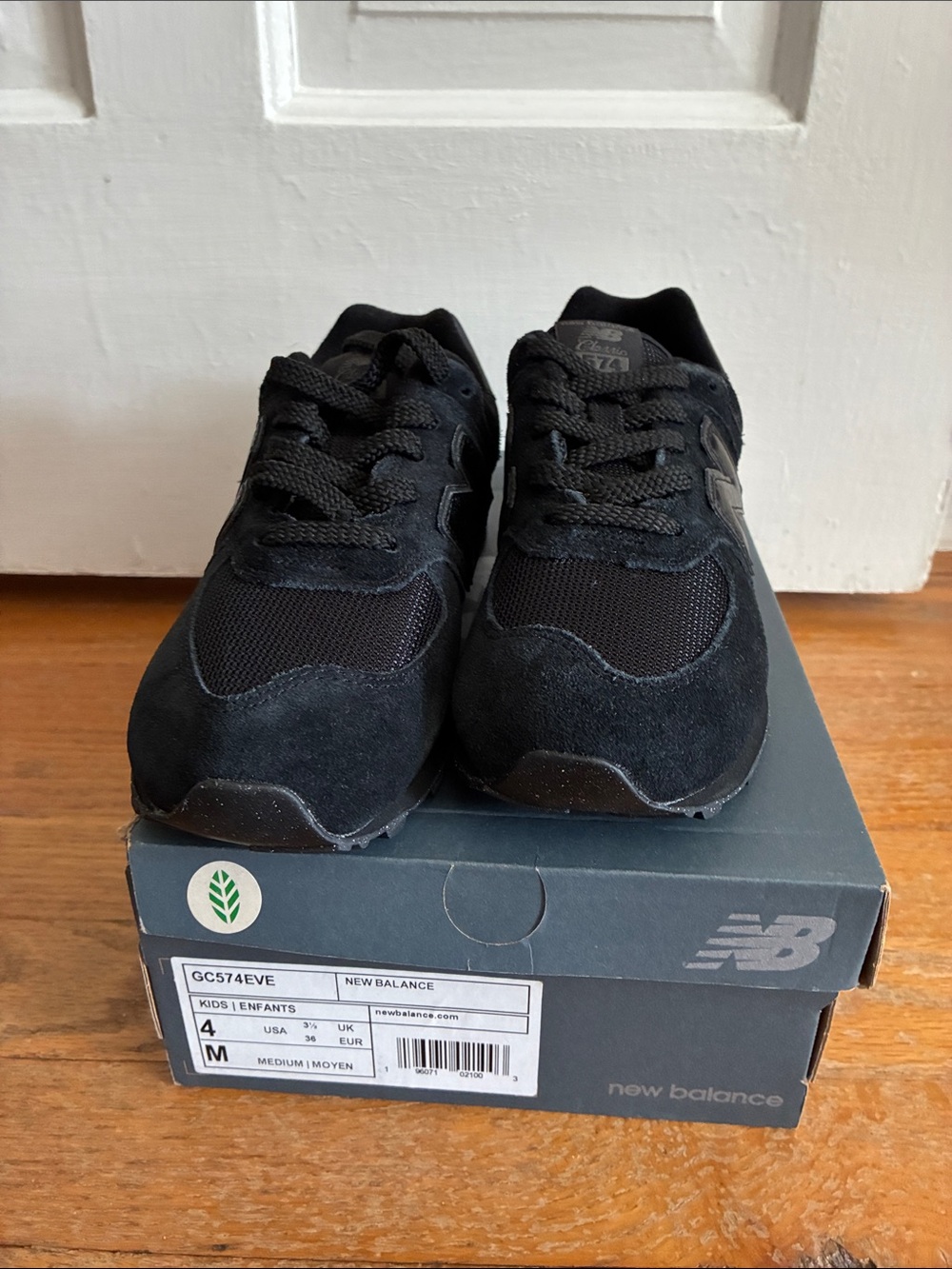 NIB New Balance Big Kids Black Lace-Up Sneakers, size 3.5